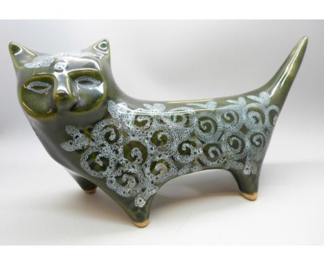 An Elizabeth Skipworth Lotus Studio Pottery 1960s art pottery ceramic cat money box, 24.5cm wide