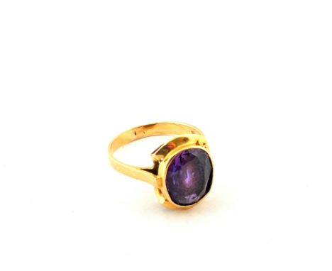 An 18ct Gold Amethyst ring, size P