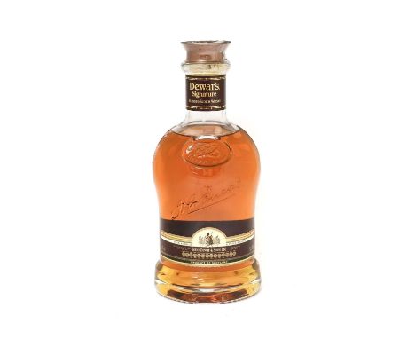 Dewar’s Signature Blended Scotch Whisky, 43% vol, 75cl, in wooden presentation case