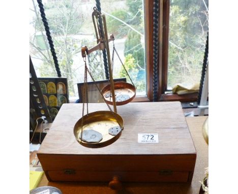 VINTAGE WEIGHING SCALES. Set of vintage weighing scales with weights and drawer below