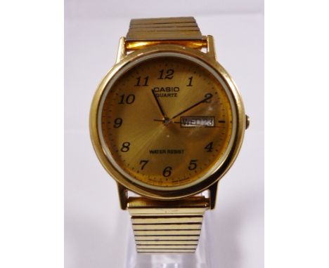 CASIO WRISTWATCH. Gold plated Casio quartz day date gents wristwatch,  working at lotting up  