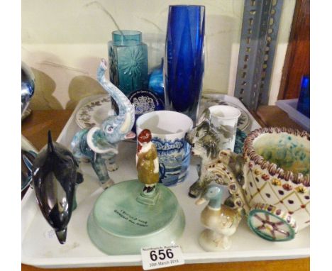 CERAMICS INCLUDING POOLE. Tray of collectable ceramics and glass including Poole