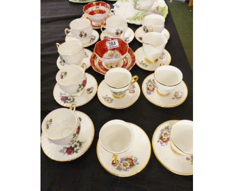 MIXED CERAMICS. Quantity of mixed ceramic items including Rosina etc 