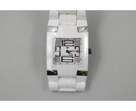 Case Size: 43mm x 34.5mmCase Material: ceramicMaterial: ceramicBezel Color: whiteBezel Measures: 34.77x43.30mmCrown Type: pus