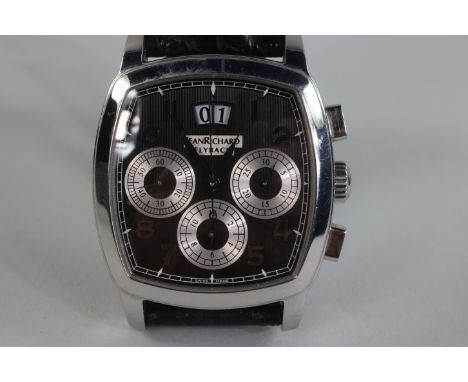 Pre-owned 38.5 mm Jean Richard Flyback Chronograph with TV-shaped dial.The case of this watch is made of stainless steel and 
