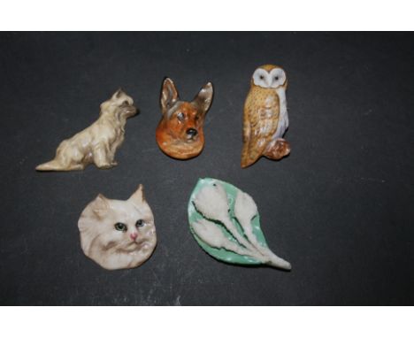 RARE ROYAL DOULTON BROOCH - CAT an unusual pottery brooch in the form of a Cat, with a metal fastening on the reverse marked,