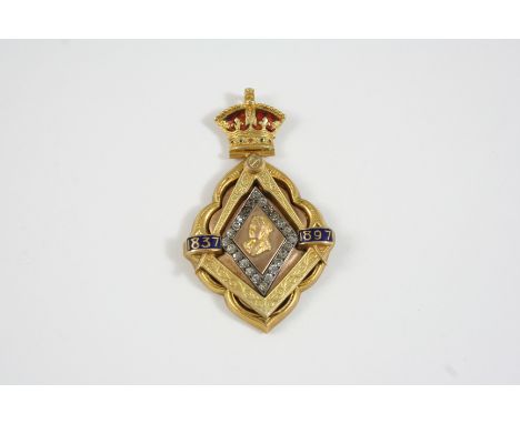 A QUEEN VICTORIA DIAMOND JUBILEE GOLD AND ENAMEL PENDANT centred with a profile of Queen Victoria within a surround of paste 
