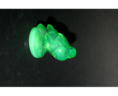R LALIQUE - BIRD SEAL an opalescent and green Bird seal, etched mark R Lalique, France. 2ins (5cms) high