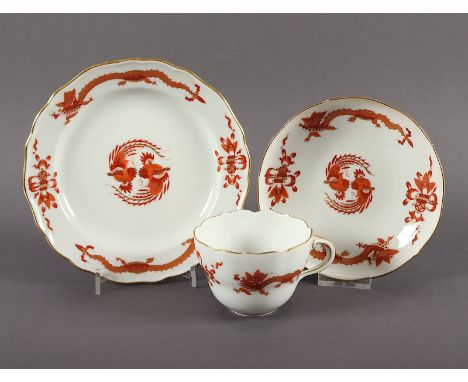 GEDECK, Form Neuer Ausschnitt, Asthenkel, gemalter Dekor Roter Hofdrache, H Tasse 6,5, MEISSEN, 20.Jh.
