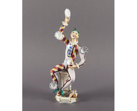 "HARLEKIN ALS JONGLEUR", farbig und gold staffiert, H 26,5, Bossierernr. 102, Malernr. 25, Modellnr. 60460, Entwurf Peter STR