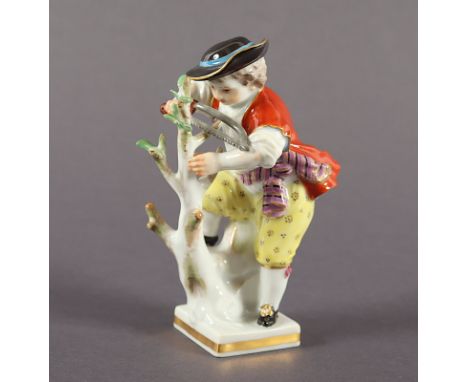 "ÄSTE SÄGENDES GÄRTNERKIND", farbig und gold staffiert, H 10,5, Bossierernr. 127, Malernr. 11, Modellnr. G 5, Entwurf Michel 