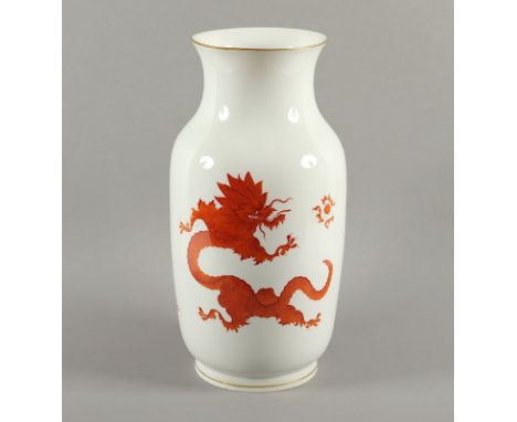 GROSSE VASE, Dekor roter Mingdrache, Goldrand, H 37, rest., MEISSEN, 20.Jh.