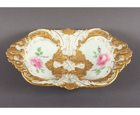 PRUNKSCHALE "ROTE ROSE", Goldstaffage, Reliefdekor, innen farbig gemalter Dekor Rote Rose, L 30,5, Modellnr. B 185, zwei Schl