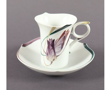 TASSE MIT UNTERTASSE, Form Wellenspiel, farbig staffiert, H Tasse 6, MEISSEN, um 2000