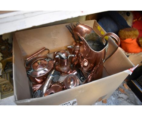 An interesting collection of 19th century copper items, to include a Regency jug; and a powder flask.&nbsp; 