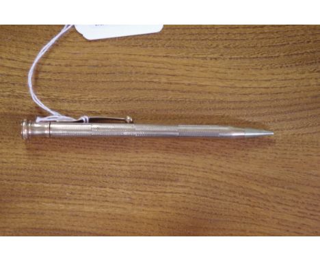 An engine turned 9ct gold propelling pencil.