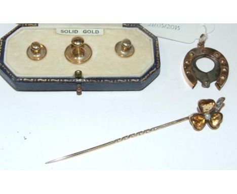 A set of three 9ct gold shirt studs, cased, a stick pin and a cigar cutter (3)