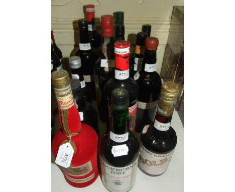Two bottles of Vintage Port, believed to be 1958, other port, liqueurs and items (15)
 Condition report Report by DB

Two Qui