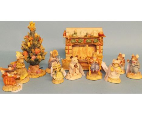 Eleven Border Fine Arts Brambly Hedge Midwinter Collection figures, BH18-28, ten boxed, and a retailer's Midwinter Collection