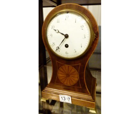 FRENCH BALLOON MANTEL CLOCK. French balloon mantel clock with inlaid decoration to front with key and pendulum  H - 30 cm 