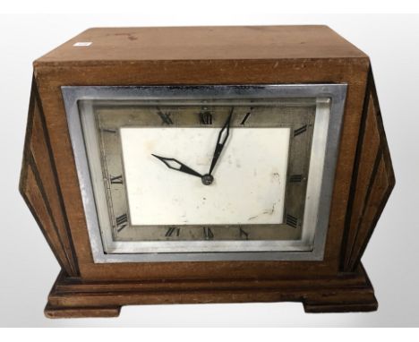An Art Deco walnut mantle clock, height 22 cm 