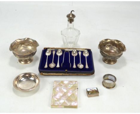 A mixed group of silver including a cased set of six Edwardian hallmarked silver teaspoons and sugar tongs, Sheffield 1906, a