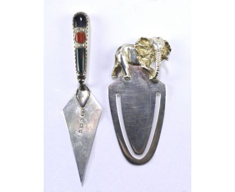 JAMES FENTON &amp; CO; an Edward VII hallmarked silver trowel book mark with agate and blood stone inset handle, Birmingham 1