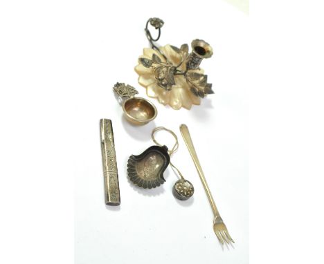 A small mixed lot of silver including a pickle fork, Sutherland &amp; Roden, Sheffield 1911, a caddy spoon bowl, maker's init