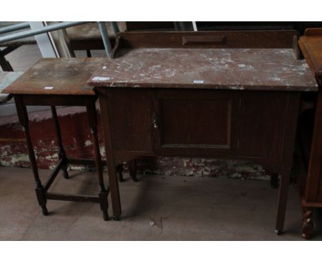 An early 20th century oak and marble topped wash stand, width 80cm, and an oak side table (2).