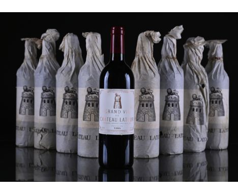 1995 Chateau Latour Premier Cru Classe, Pauillac 12x75cl4 labels lightly soiled, bottles tissue wrapped, ex-OWC.Previously ow