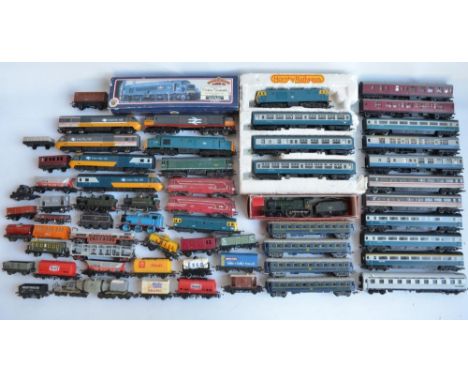 Collection of used OO/HO gauge railway models from Hornby, Airfix, Rivarossi, Lima etc, model condition generally poor for sp