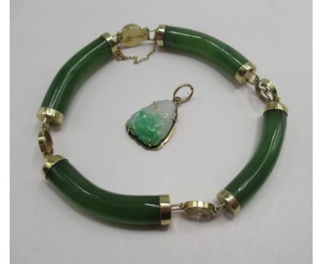 14ct yellow gold and carved jade bangle, stamped 14k, and an 18k yellow gold and carved jade buddha pendant, stamped 18k, 20.