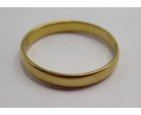 22ct yellow gold wedding band, stamped 22, size R, 3.03g,