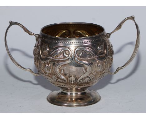 An Art Nouveau silver pedestal sugar basin, chased with stylised flowers on whiplash stems, domed foot, 17cm wide, William Hu