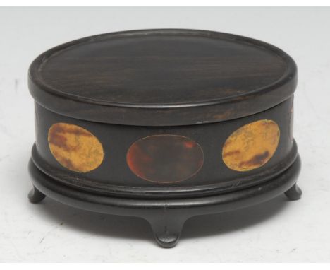 A Chinese hardwood oval box and cover, the side inlaid with alternating tortoiseshell and lacquer panels, scroll feet, 11.5cm