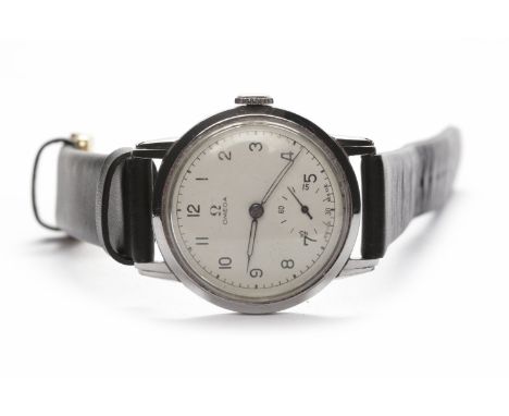 GENTLEMAN'S OMEGA STAINLESS STEEL MANUAL WIND WRIST WATCHthe round white dial with Arabic numerals in black, with subsidiary 
