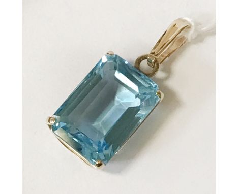 VINTAGE BAGUETTE CUT TOPAZ PENDANT SET IN 14CT GOLD