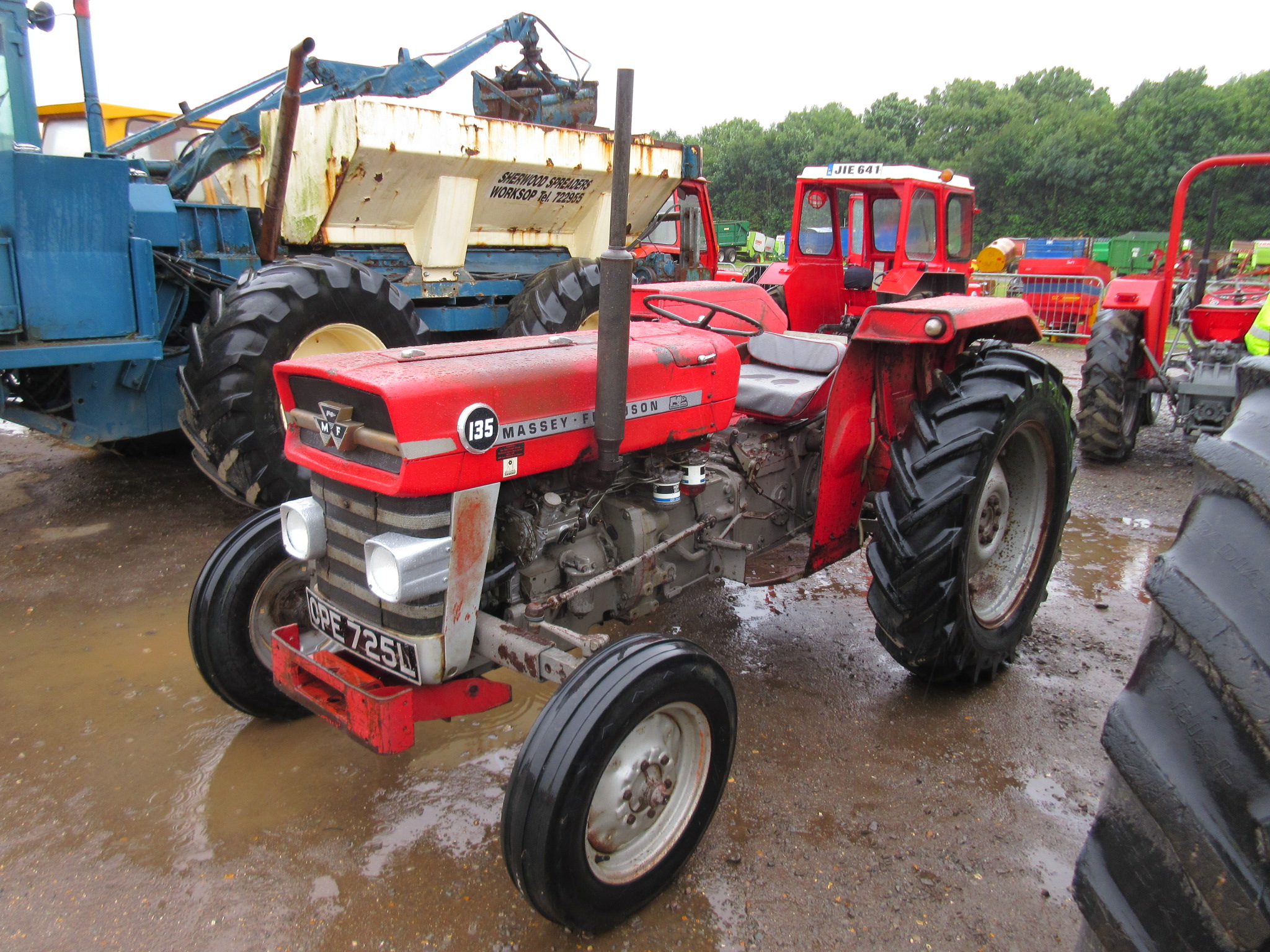 1972 MASSEY FERGUSON 135 3cylinder diesel TRACTOR Fitted with a puh and ...