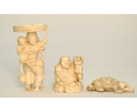 Tre netsuke in avorio Giappone periodo Meiji.
