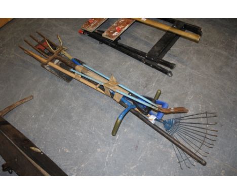 Bundle of mixed garden tools