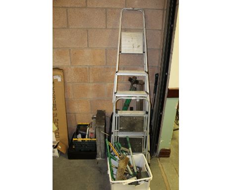 Quantity ladders, tools etc