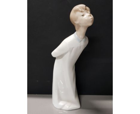 LLADRO FIGURE 4869 BOY BLOWING WITH ORIGINAL BOX  HEIGHT 20CM