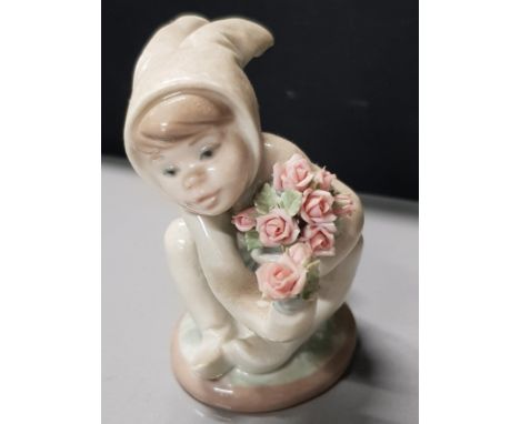 LLADRO FIGURE 1506 A NEW FRIEND WITH ORIGINAL BOX    HEIGHT 8CM