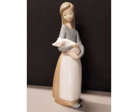 LLADRO FIGURE 1011 NURSING PIGLET WITH BOX   HEIGHT 17.5CM