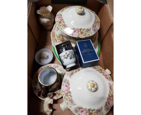 A BOX CONTAINING WEDGWOOD NEWPORT WARE ROYAL WORCESTER ETC