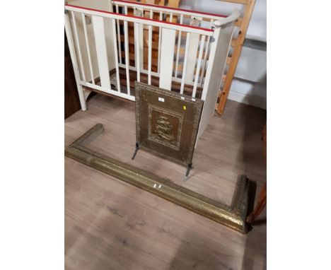 BRASS FIRE SCREEN TOGETHER WITH A BRASS FIRE CURB