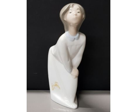 LLADRO FIGURE 4873 GIRL KISSING WITH ORIGINAL BOX HEIGHT 19CM