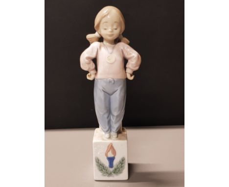 LLADRO FIGURE 5872 OLYMPIC PRIDE WITH ORIGINAL BOX HEIGHT 21CM