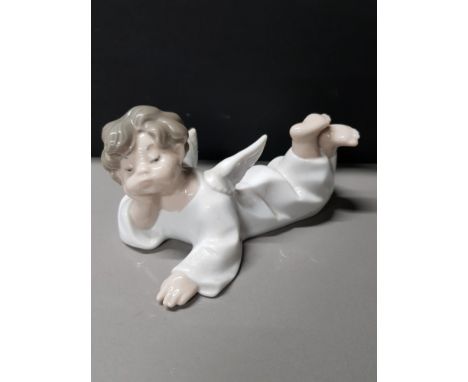 LLADRO FIGURE 4541 ANGEL RECLINING WITH ORIGINAL BOX     LENGTH 14CM