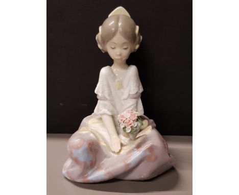 LLADRO FIGURE 5867 SERENE VALENCIANA WITH ORIGINAL BOX    HEIGHT 15CM